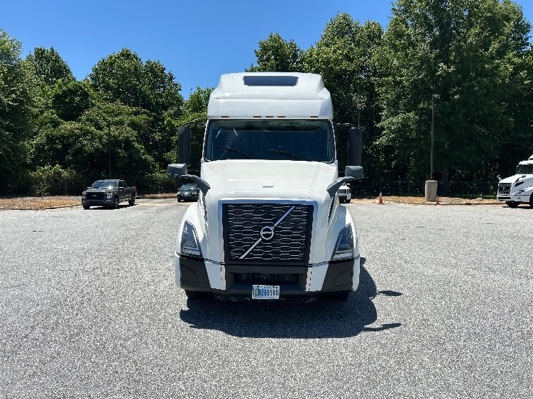 2025 Freightliner Cascadia 126 6x4 T/A Sleeper Truck Tractor - Photo 2